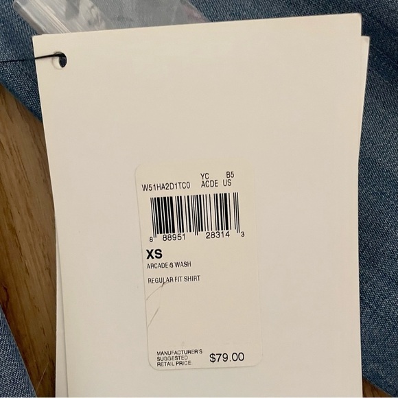 NWT Guess Distressed Denim Button Down Shirt Size XS - Picture 5 of 8